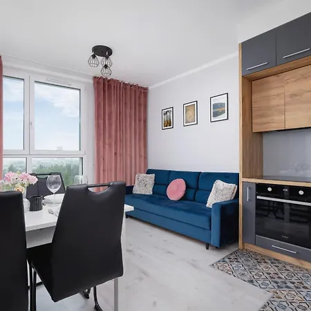 Przestronny Apartament z Balkonem by Noclegi Renters-3
