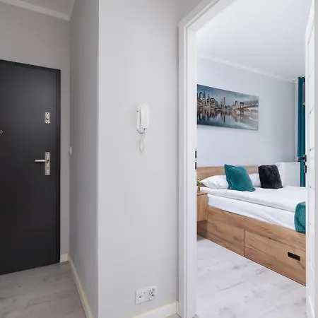 Przestronny Apartament z Balkonem by Noclegi Renters-2